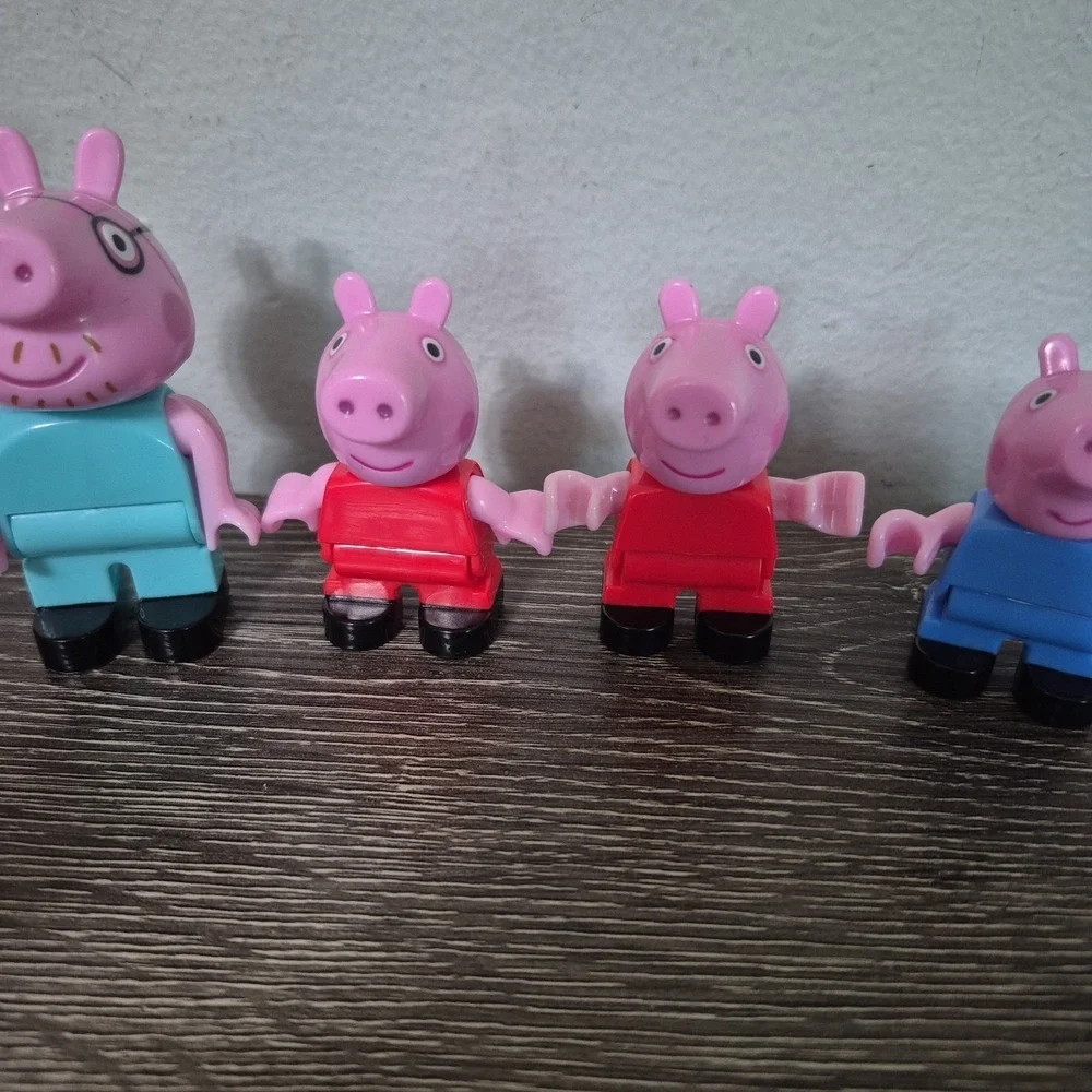 Duplo Peppa Pig x2  George x2, Mommy & Daddy Pig Figures Lot Of 8